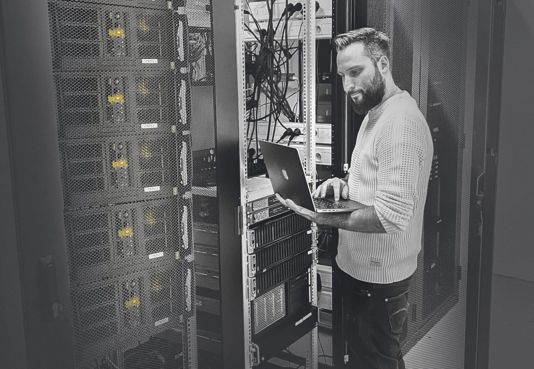 bao srv 1 scaled 1 - Pourquoi opter pour un service d'hébergement web en Alsace ?