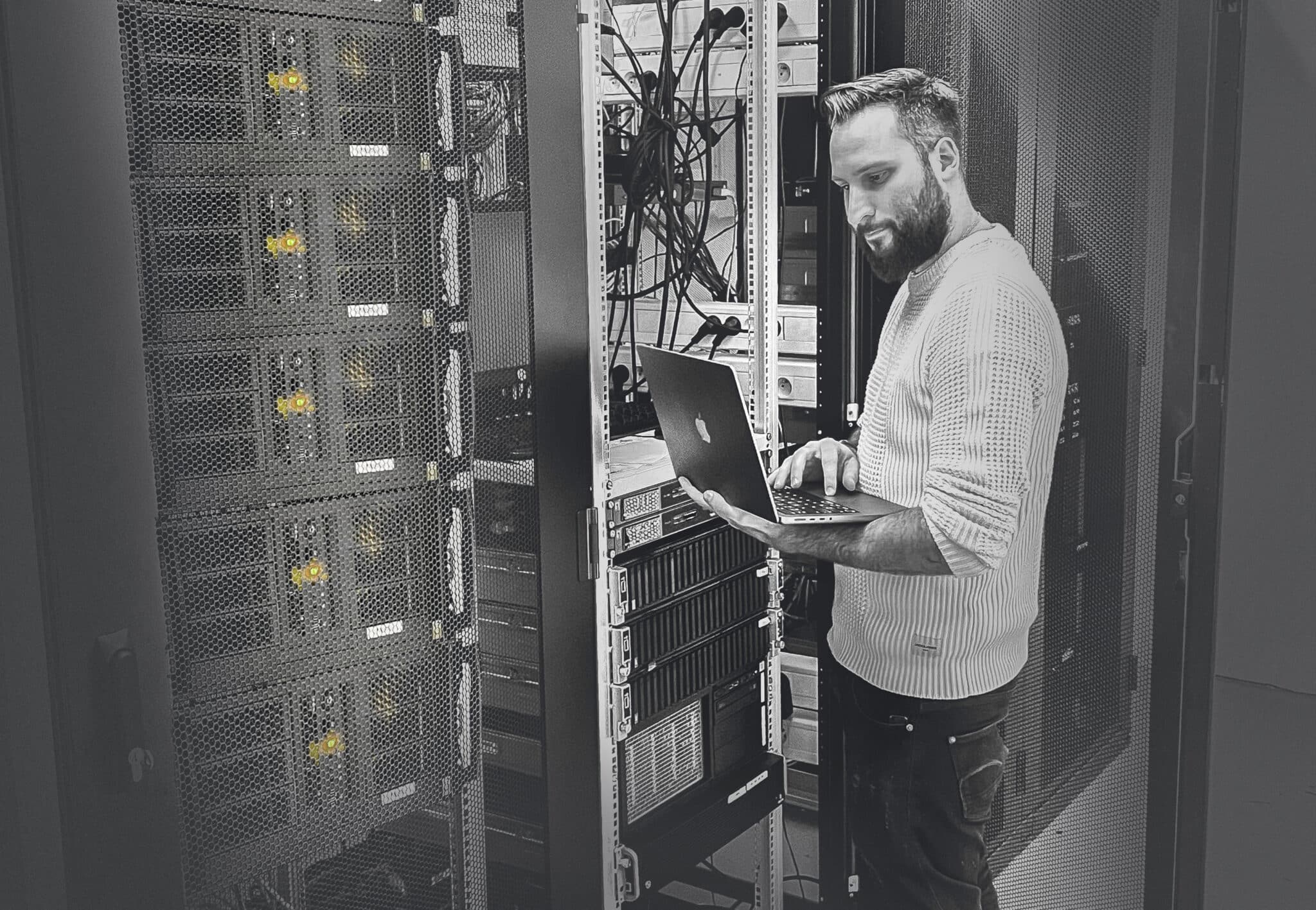 bao srv 1 scaled 1 - Pourquoi opter pour un service d'hébergement web en Alsace ?